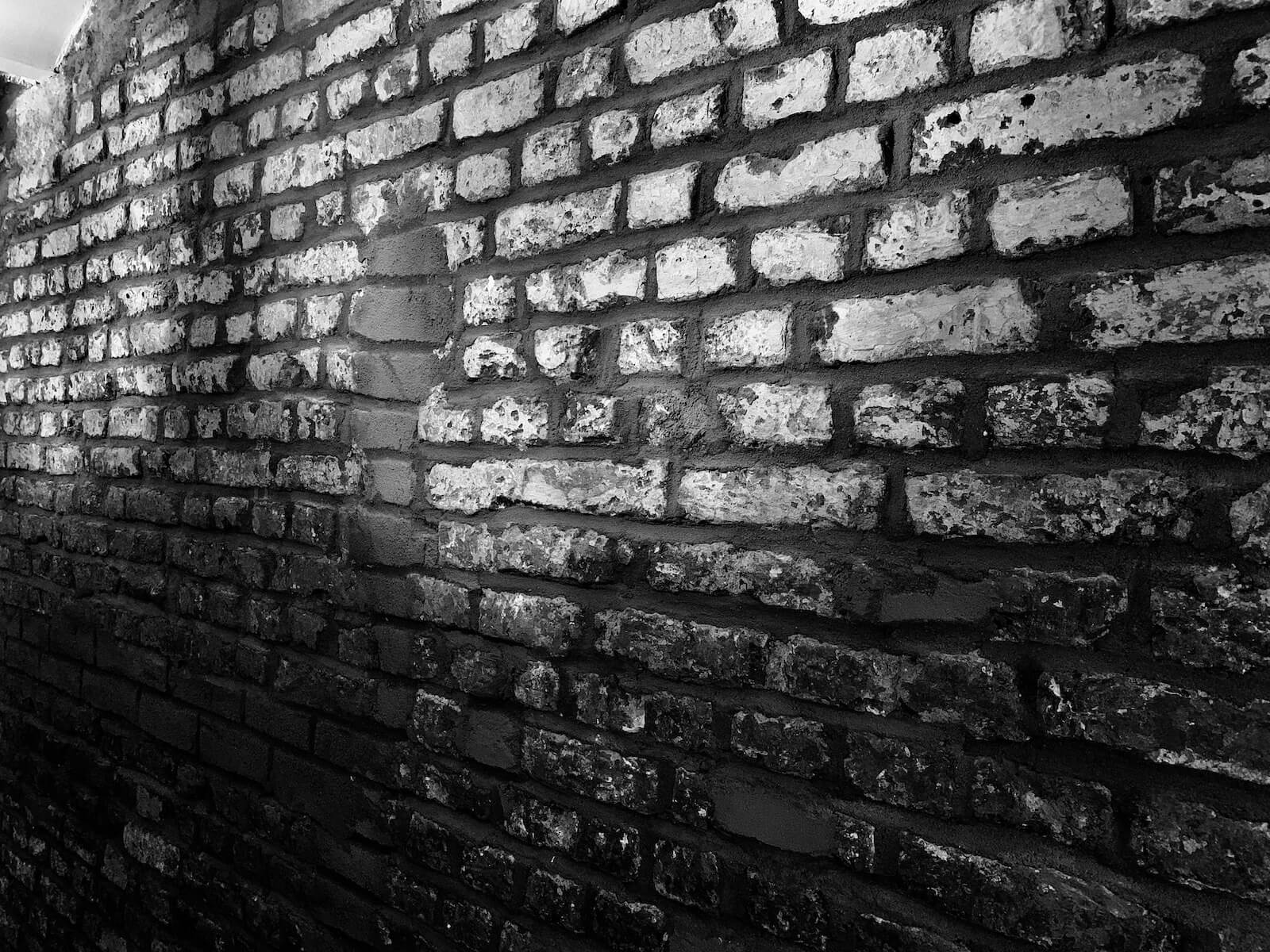 Büro Backsteinwand